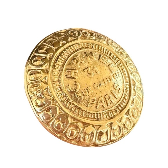 Authentic CHANEL Gold 31 Rue Cambon Round Typography Brooch Pin - Picture 4 of 10